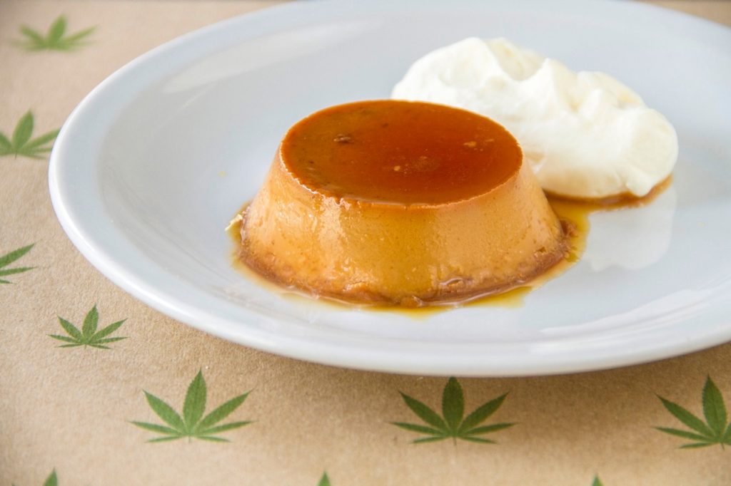 flan con crema y dulce de leche